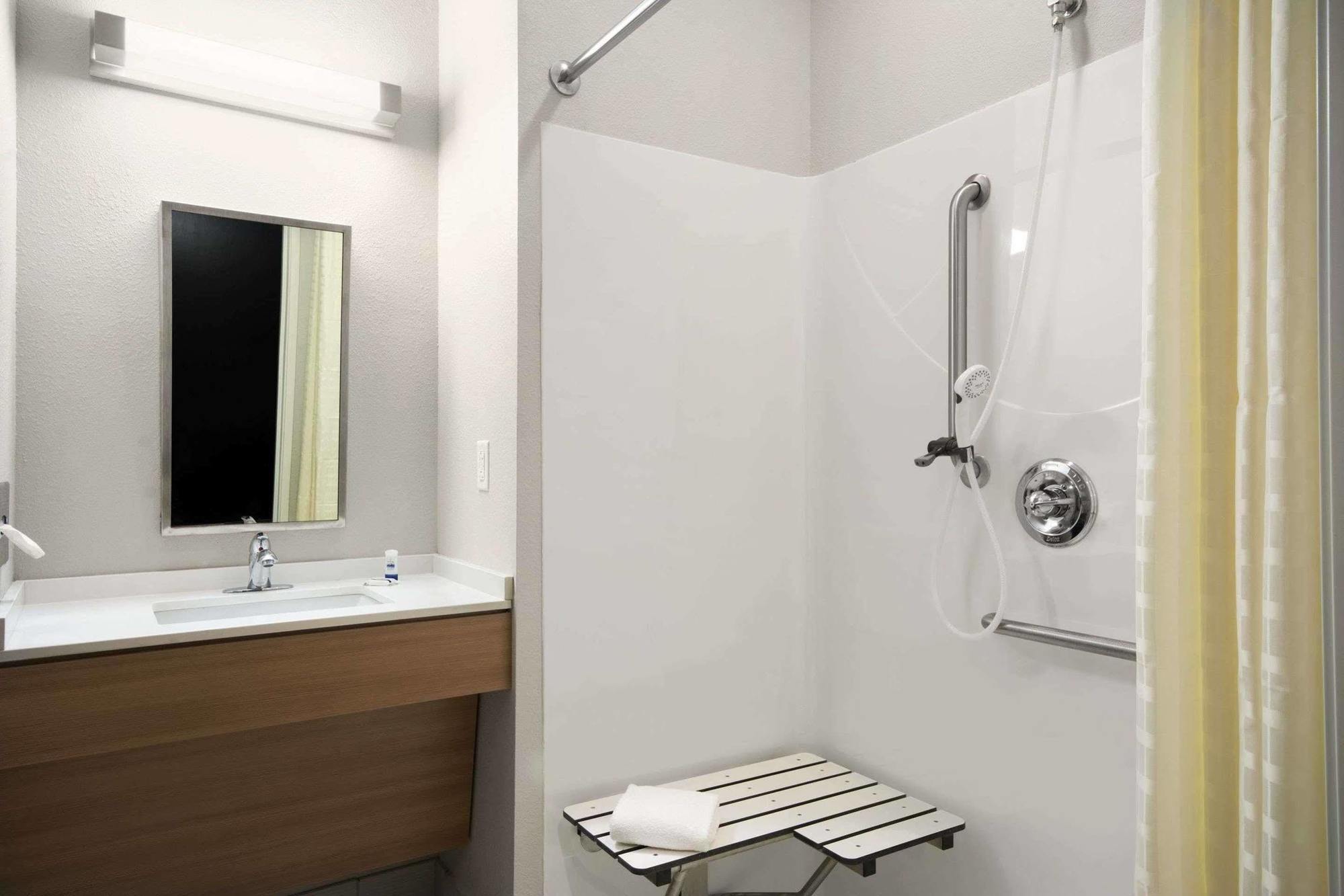 Microtel Inn & Suites By Wyndham Линчбърг Екстериор снимка